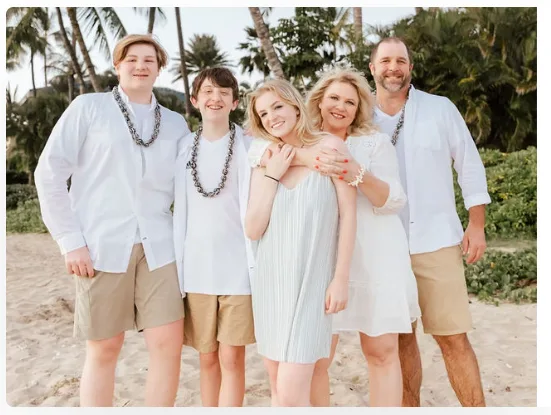 Things to Know Before Booking a Maui Family Photographer