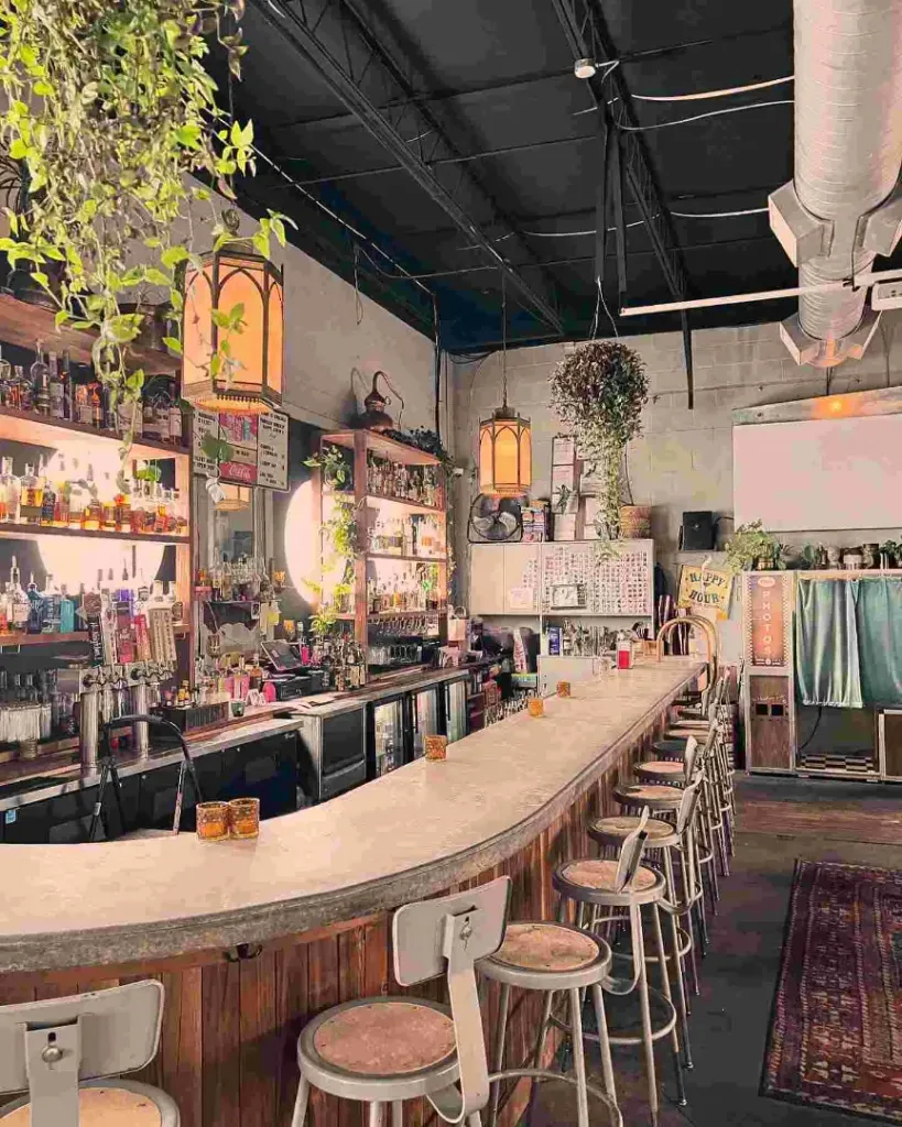 Nashville Bar Hours by Venue Type